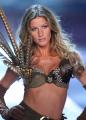 GiseleBund_John _11417901_600